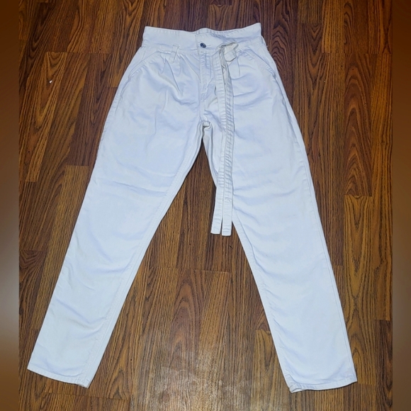American Eagle High Rise White Mom Jeans - Size 0 | Classic & Chic A73 - Picture 1 of 12